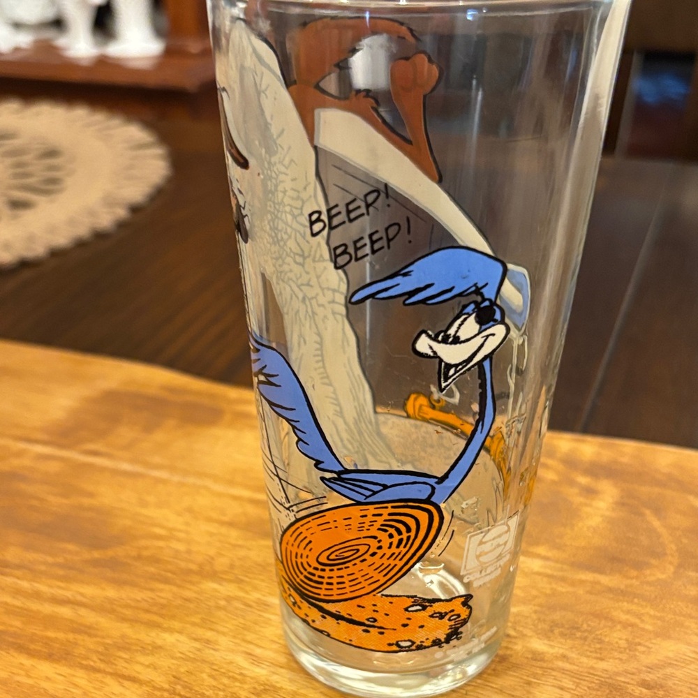 Vintage 1976 Looney Tunes Pepsi Collector Series
